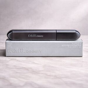 r.e.m. beauty Flourishing Volumizing Mascara Midnight Black NIB